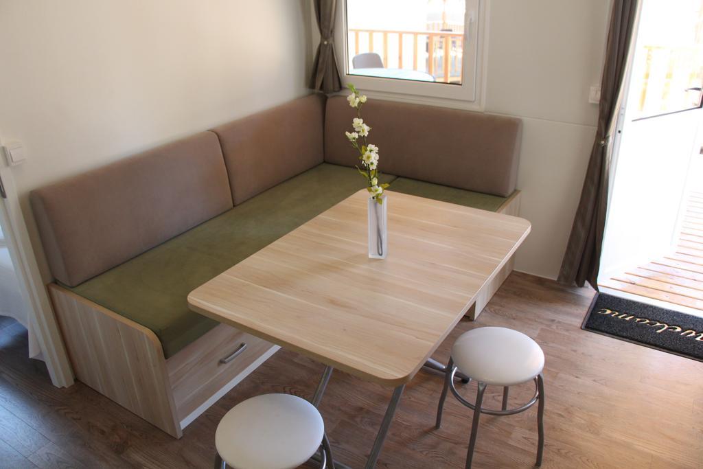 Mobile Homes Holiday Dream Baška Voda Extérieur photo